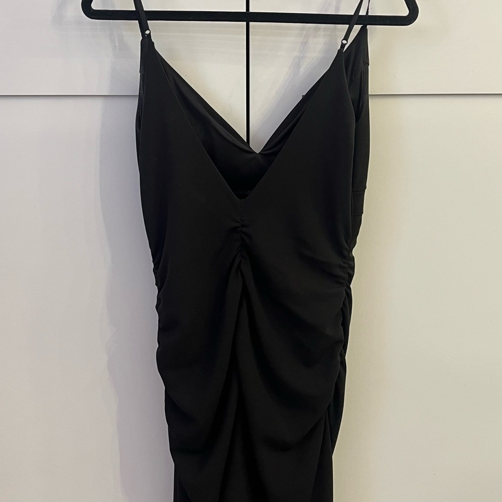 V-Neck Ruched Crepe Sheath Black Mini Dress - Picture 3 of 5